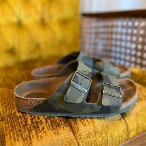 Birkenstock; Arizona size 39, Olive